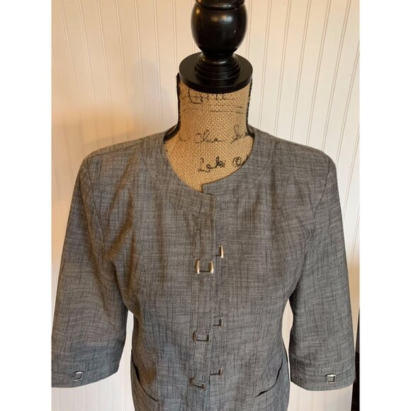 👗 2/$30 👗 Christopher and Banks Gray Linen Blazer Medium with Silver Clasps - Picture 2 of 5